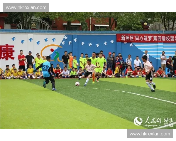 厦门足球赛激烈角逐球迷热情高涨 展现城市体育风采